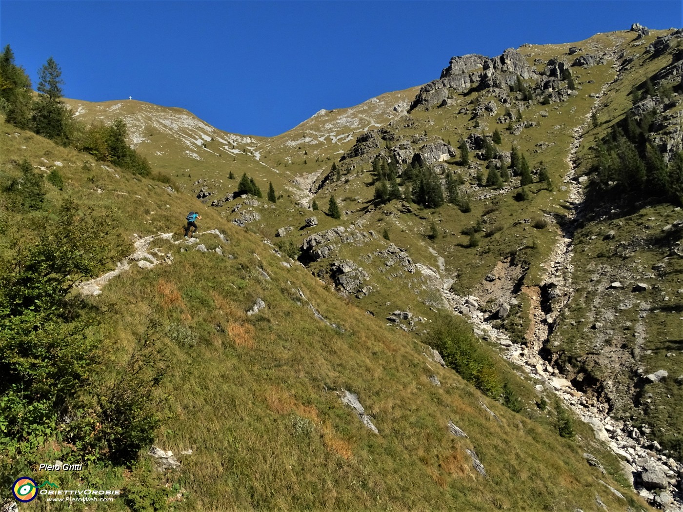 13 In decisa salita sul sent. 234 sulla Val Carnera .JPG